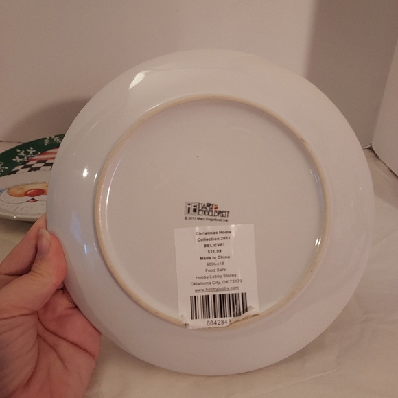 Lot of FOUR (4) Mary Engelbreit Santa Appetizer/Dessert Plates from Hobby Lobby - Picture 9 of 14